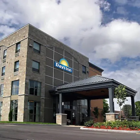 Days Inn By Wyndham Levis-3